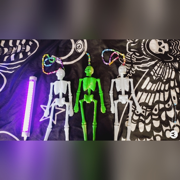 3 glow in the dark & blacklight hanging skeletons!!! - Picture 2 of 8